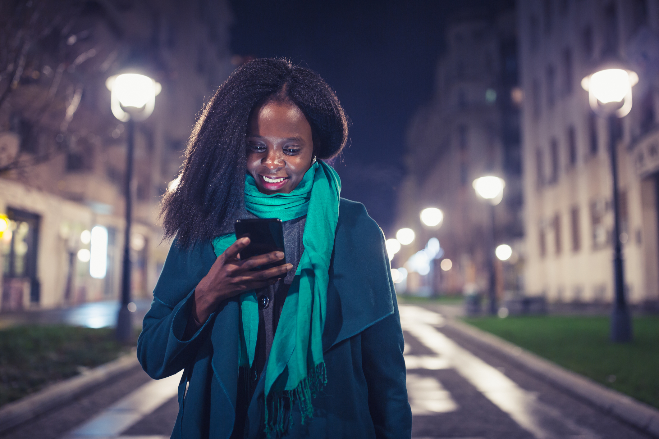 women-to-be-safe-at-night-travel